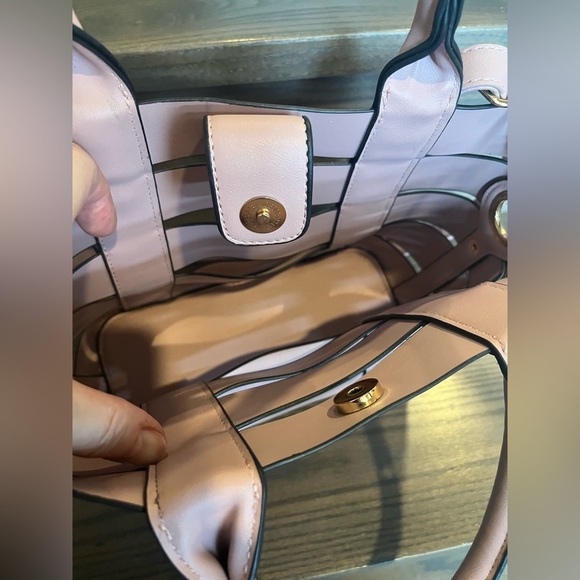 Soft Pink bag with crossbody strap - Picture 15 of 15